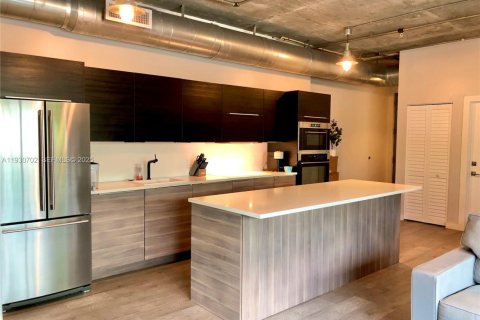 Condo in Miami Beach, Florida, 2 bedrooms  № 1989466 - photo 7