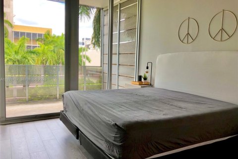 Condo in Miami Beach, Florida, 2 bedrooms  № 1989466 - photo 9