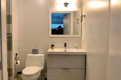 Condo in Miami Beach, Florida, 2 bedrooms  № 1989466 - photo 13