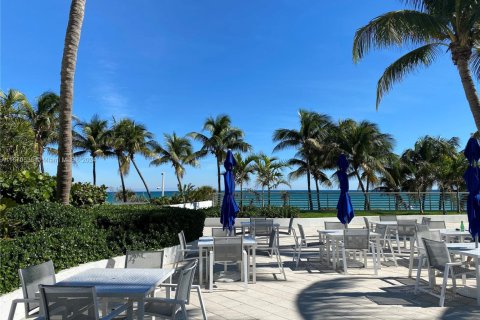 Condo in Miami Beach, Florida, 2 bedrooms  № 1702728 - photo 8
