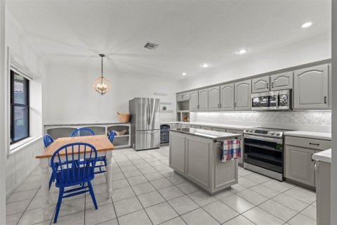 Townhouse in Winter Haven, Florida 3 bedrooms, 284.47 sq.m. № 1894473 - photo 6