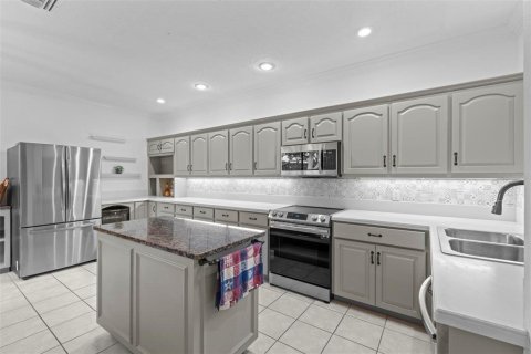 Townhouse in Winter Haven, Florida 3 bedrooms, 284.47 sq.m. № 1894473 - photo 9