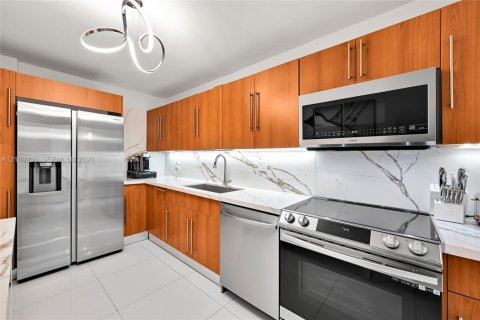 Condominio en alquiler en Hollywood, Florida, 2 dormitorios, 116.22 m2 № 2424451 - foto 11