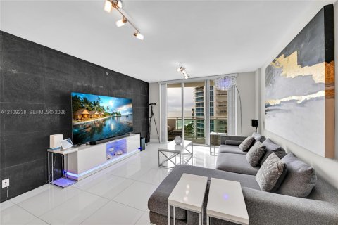 Condominio en alquiler en Hollywood, Florida, 2 dormitorios, 116.22 m2 № 2424451 - foto 5