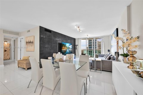 Condominio en alquiler en Hollywood, Florida, 2 dormitorios, 116.22 m2 № 2424451 - foto 7