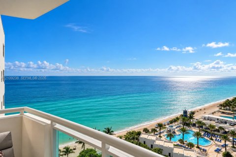 Condominio en Hollywood, Florida, 2 dormitorios  № 2424451