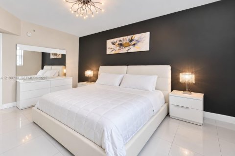 Condominio en alquiler en Hollywood, Florida, 2 dormitorios, 116.22 m2 № 2424451 - foto 12