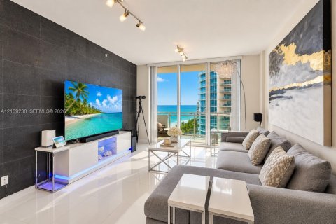 Condominio en alquiler en Hollywood, Florida, 2 dormitorios, 116.22 m2 № 2424451 - foto 2
