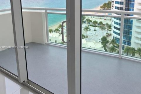 Condominio en alquiler en Hollywood, Florida, 2 dormitorios, 116.22 m2 № 2424451 - foto 20