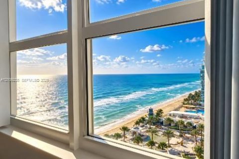 Condominio en alquiler en Hollywood, Florida, 2 dormitorios, 116.22 m2 № 2424451 - foto 19