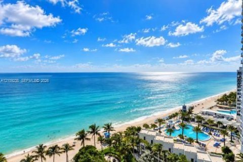 Condominio en alquiler en Hollywood, Florida, 2 dormitorios, 116.22 m2 № 2424451 - foto 3