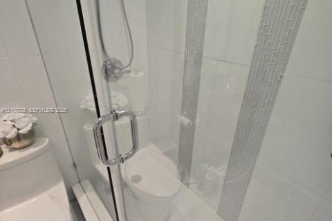 Condominio en alquiler en Hollywood, Florida, 2 dormitorios, 116.22 m2 № 2424451 - foto 17