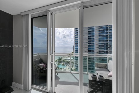 Condominio en alquiler en Hollywood, Florida, 2 dormitorios, 116.22 m2 № 2424451 - foto 23