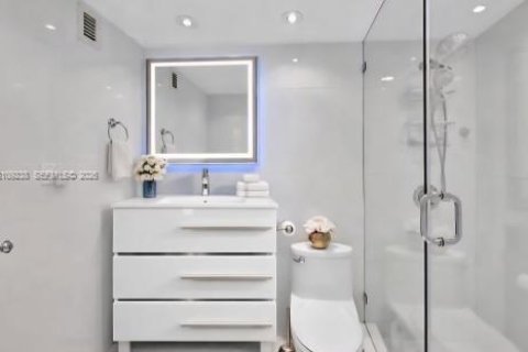 Condominio en alquiler en Hollywood, Florida, 2 dormitorios, 116.22 m2 № 2424451 - foto 16
