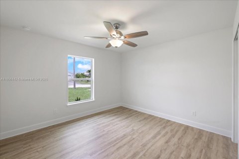 House in Cape Coral, Florida 4 bedrooms, 197.6 sq.m. № 1878853 - photo 23