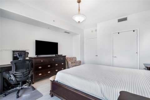 Condominio en alquiler en Miami, Florida, 1 dormitorio, 74.51 m2 № 2009658 - foto 17