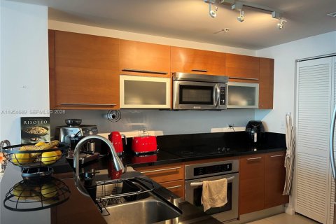 Condominio en Miami, Florida, 1 dormitorio  № 2009658