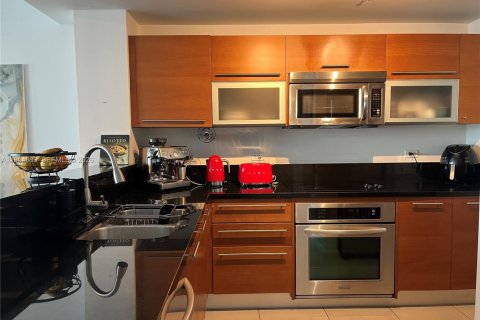 Condominio en alquiler en Miami, Florida, 1 dormitorio, 74.51 m2 № 2009658 - foto 3