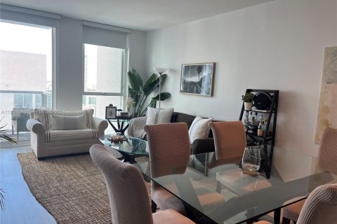 Condominio en alquiler en Miami, Florida, 1 dormitorio, 74.51 m2 № 2009658 - foto 4
