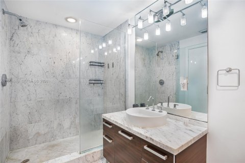 Condominio en alquiler en Miami, Florida, 1 dormitorio, 74.51 m2 № 2009658 - foto 22