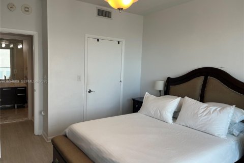 Condominio en alquiler en Miami, Florida, 1 dormitorio, 74.51 m2 № 2009658 - foto 11