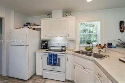 Casa en venta en Moore Haven, Florida, 2 dormitorios № 2034156 - foto 10