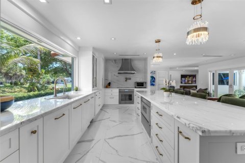 Villa ou maison à vendre à Coral Gables, Floride: 4 chambres, 232.63 m2 № 2083894 - photo 9