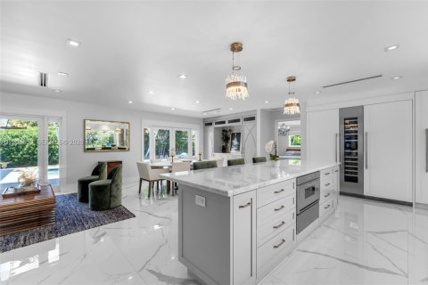 Villa ou maison à vendre à Coral Gables, Floride: 4 chambres, 232.63 m2 № 2083894 - photo 8