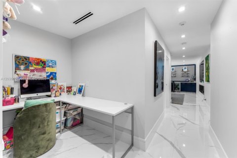 Villa ou maison à vendre à Coral Gables, Floride: 4 chambres, 232.63 m2 № 2083894 - photo 19