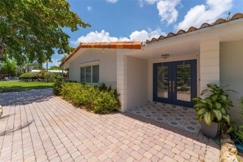 Villa ou maison à vendre à Coral Gables, Floride: 4 chambres, 232.63 m2 № 2083894 - photo 3