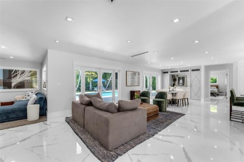 Villa ou maison à vendre à Coral Gables, Floride: 4 chambres, 232.63 m2 № 2083894 - photo 4