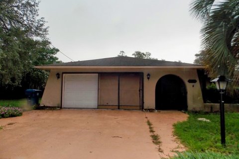 Casa en Spring Hill, Florida 3 dormitorios, 138.8 m2 № 2353513