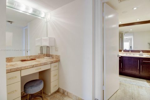 Condo in Miami, Florida, 2 bedrooms  № 2244193 - photo 20