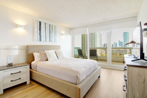 Condo in Miami, Florida, 2 bedrooms  № 2244193 - photo 18