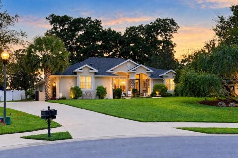 House in Ocala, Florida 4 bedrooms, 236.06 sq.m. № 2393793