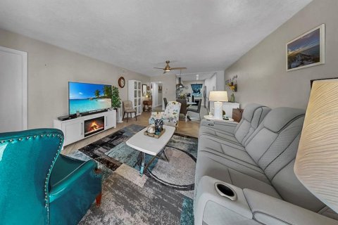 Condo in Seminole, Florida, 2 bedrooms  № 2228523 - photo 15