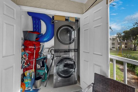 Condo in Seminole, Florida, 2 bedrooms  № 2228523 - photo 28