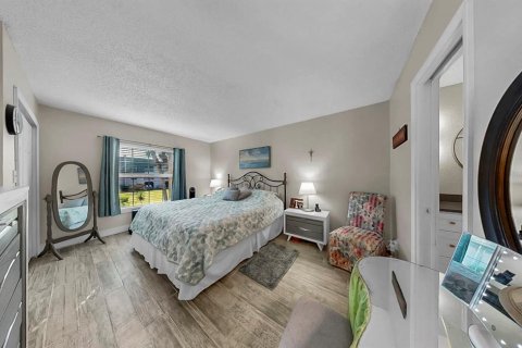 Condo in Seminole, Florida, 2 bedrooms  № 2228523 - photo 21
