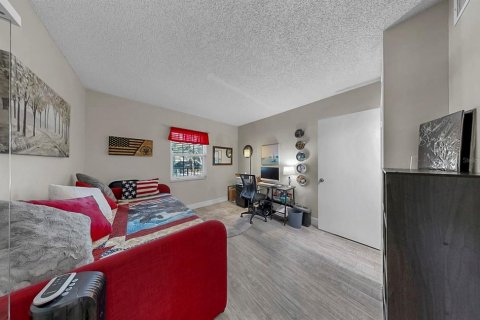 Condo in Seminole, Florida, 2 bedrooms  № 2228523 - photo 25