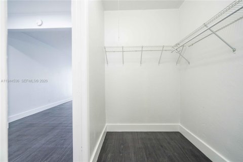 Apartment in Miami Beach, Florida 46.45 sq.m. № 2000928 - photo 10