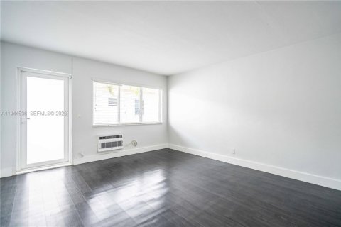 Apartment in Miami Beach, Florida 46.45 sq.m. № 2000928 - photo 3