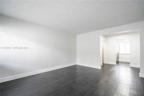 Apartment in Miami Beach, Florida 46.45 sq.m. № 2000928 - photo 4