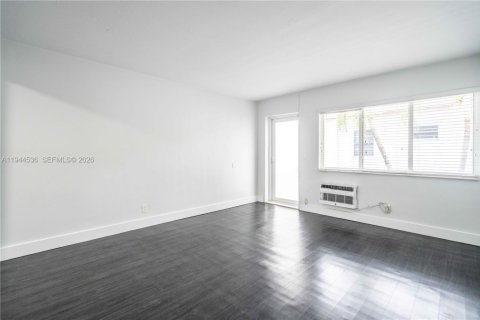 Apartment in Miami Beach, Florida 46.45 sq.m. № 2000928 - photo 5