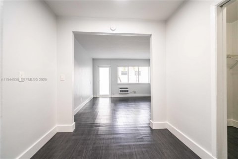 Apartment in Miami Beach, Florida 46.45 sq.m. № 2000928 - photo 8