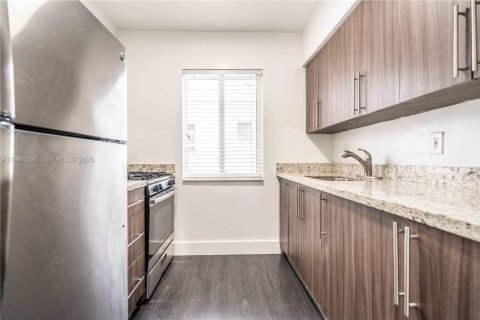 Apartment in Miami Beach, Florida 46.45 sq.m. № 2000928 - photo 9