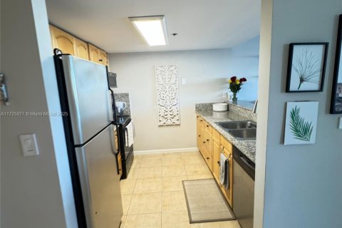 Condo in North Bay Village, Florida, 2 bedrooms  № 1477258 - photo 7