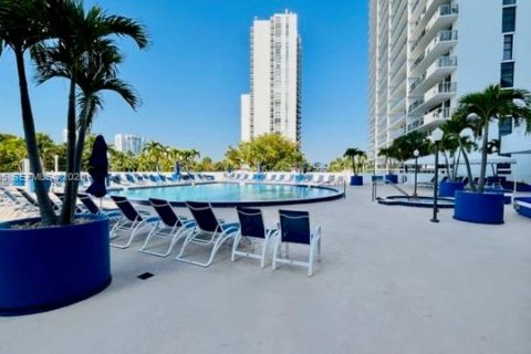 Condominio en alquiler en Aventura, Florida, 2 dormitorios, 106.84 m2 № 2055440 - foto 23