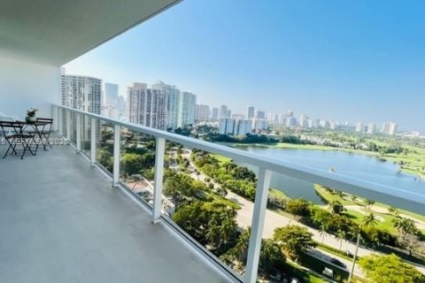 Condominio en alquiler en Aventura, Florida, 2 dormitorios, 106.84 m2 № 2055440 - foto 2