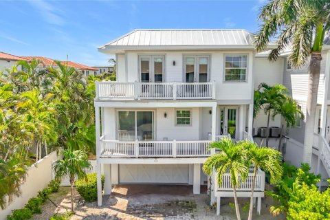 Casa en Bradenton Beach, Florida 5 dormitorios, 196.77 m2 № 2373091
