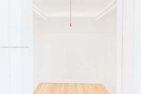 Casa en alquiler en Coral Gables, Florida, 1 dormitorio, 55.74 m2 № 1953656 - foto 7